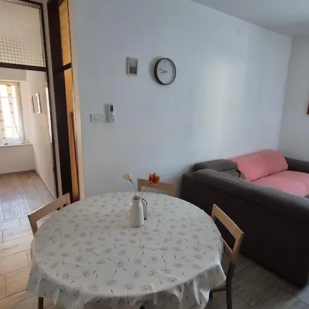 Josef Apartment, Center Solkan